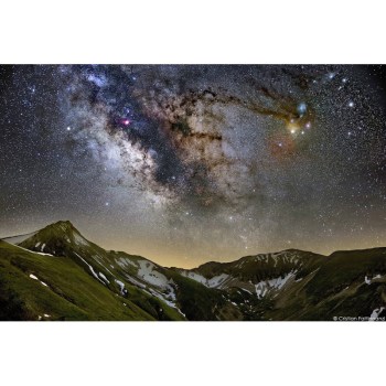 -Coeur-de-la-Galaxie-Compose-de-differents-plans-dans-un-refuge-de-montagne-a-Fargno-1820m-L-image-principale-a-ete-prise-avec-un-Canon-EOS-5D-Mark-III-avec-un-objectif-24-70-f-2-8-a-une